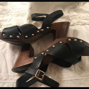 Italian Shoemakers platform/heels sandals Size 10/41.